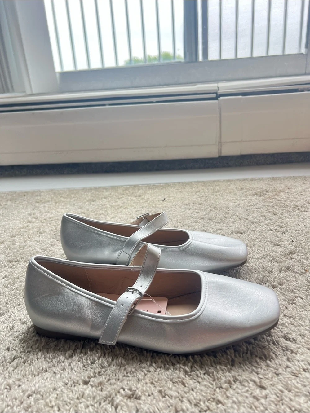 Mary Jane Flats in Metallic Silver - Olivia & Kate. Size 7